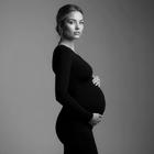 B&W Pregnancy Photoshoot